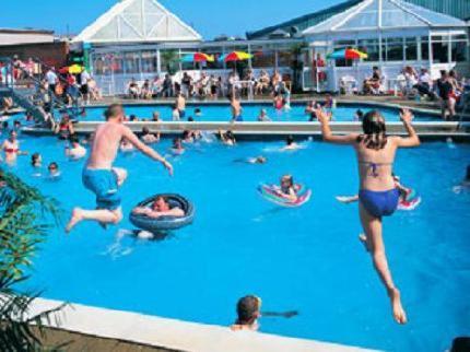 Blue Dolphin Holiday Park Gristhorpe Ngoại thất bức ảnh